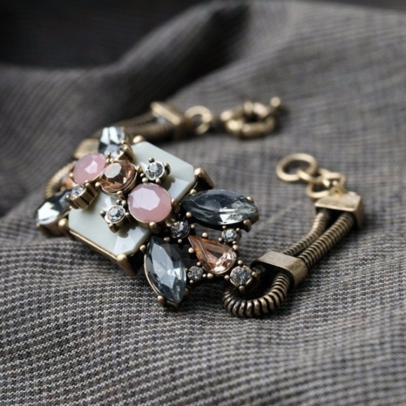 Retro Style Flower Bracelet Pink Grey One Size - Picture 4 of 8